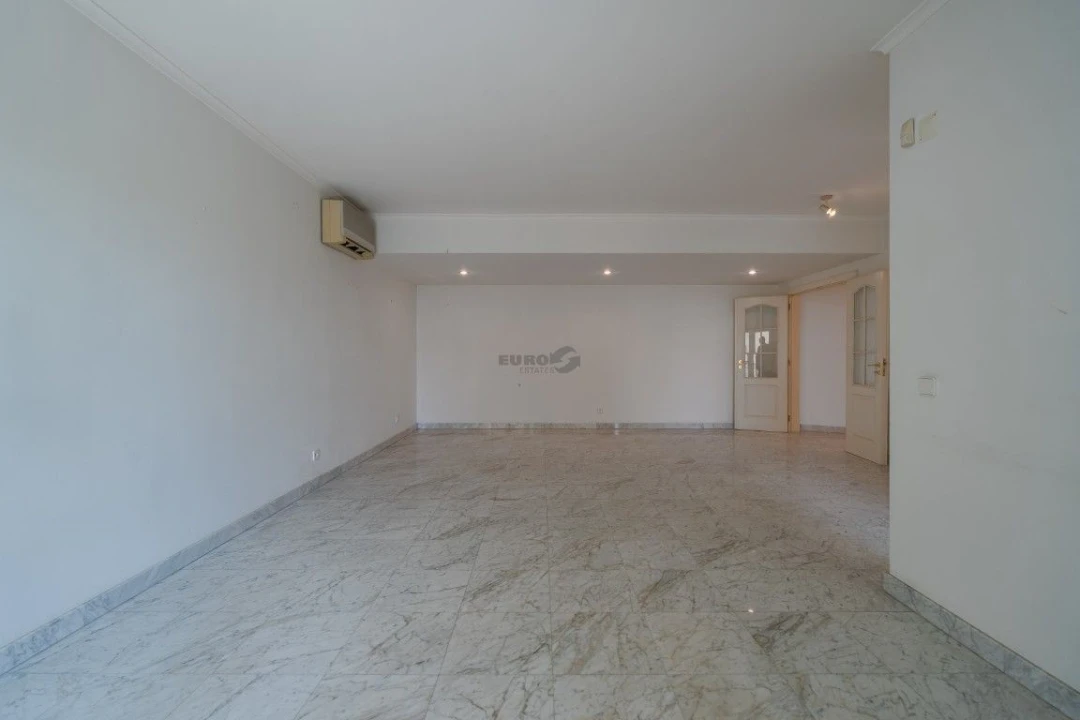 Apartamento T1 para Venda em Carcavelos e Parede Foto 11