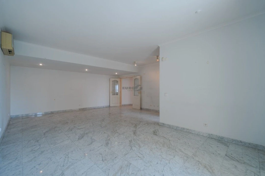 Apartamento T1 para Venda em Carcavelos e Parede Foto 12
