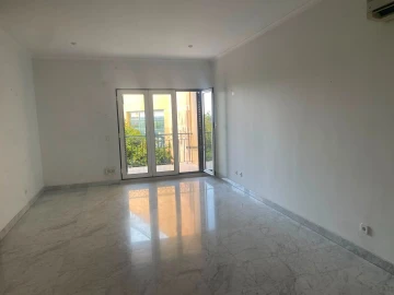 Apartamento T1 para Venda em Carcavelos e Parede