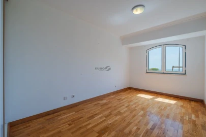 Apartamento T1 para Venda em Carcavelos e Parede