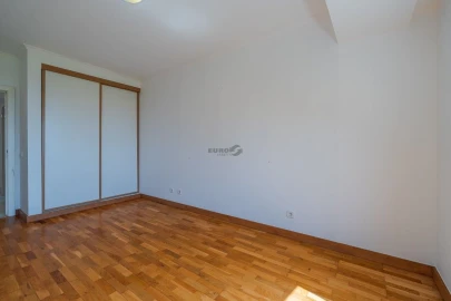 Apartamento T1 para Venda em Carcavelos e Parede