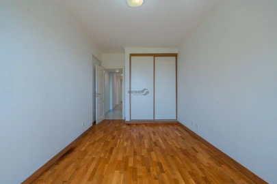 Apartamento T1 para Venda em Carcavelos e Parede