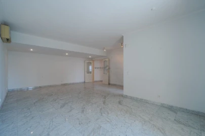 Apartamento T1 para Venda em Carcavelos e Parede