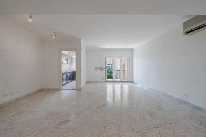 Apartamento T1 para Venda em Carcavelos e Parede