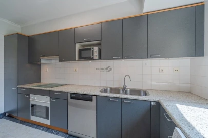 Apartamento T1 para Venda em Carcavelos e Parede