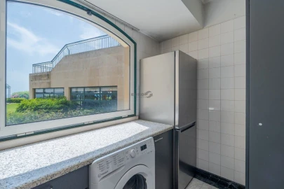 Apartamento T1 para Venda em Carcavelos e Parede