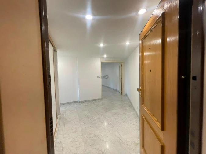 Apartamento T1 para Venda em Carcavelos e Parede Foto 2