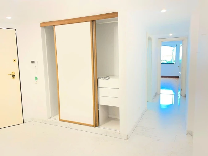 Apartamento T1 para Venda em Carcavelos e Parede Foto 3
