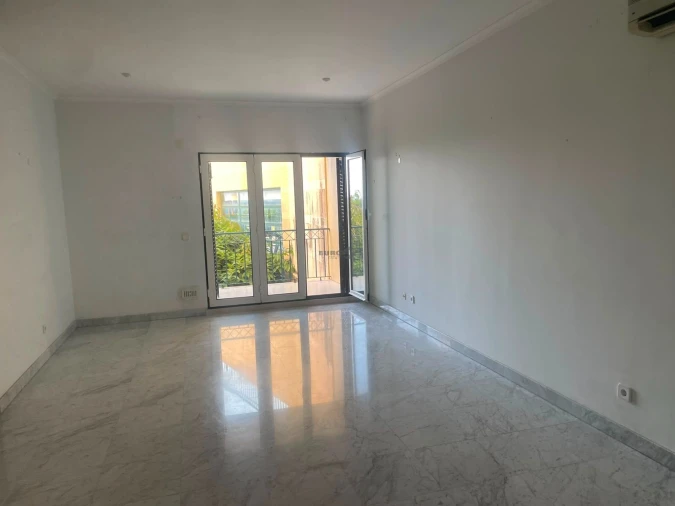 Apartamento T1 para Venda em Carcavelos e Parede Foto 14