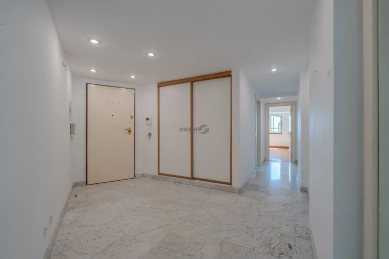 Apartamento T1 para Venda em Carcavelos e Parede Foto 2