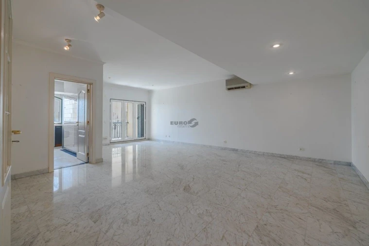 Apartamento T1 para Venda em Carcavelos e Parede Foto 9