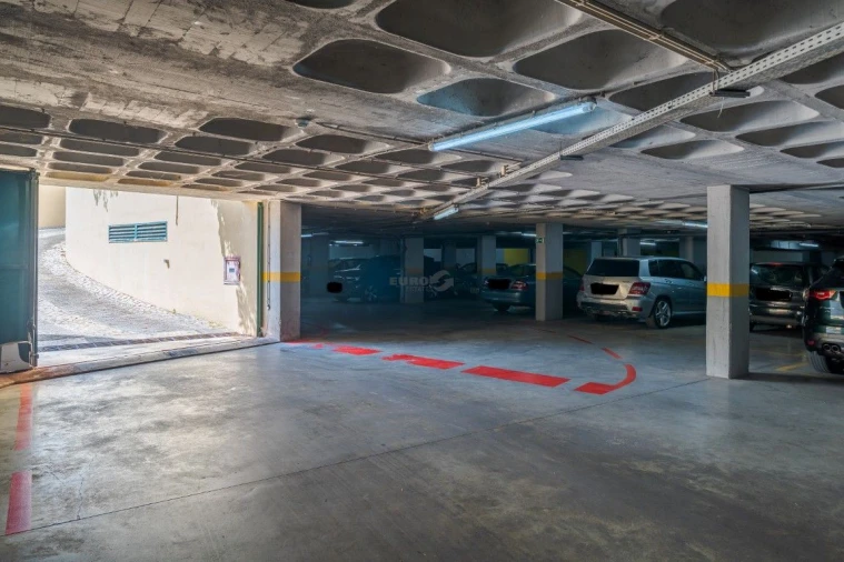 Apartamento T1 para Venda em Carcavelos e Parede Foto 22