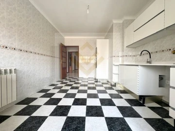 Apartamento T3 para Venda em São João de Ver