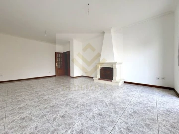 Apartamento T3 para Venda em São João de Ver