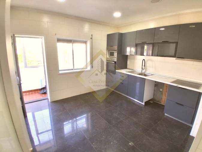 Apartamento T3 para Venda em Fânzeres e São Pedro da Cova Foto 2