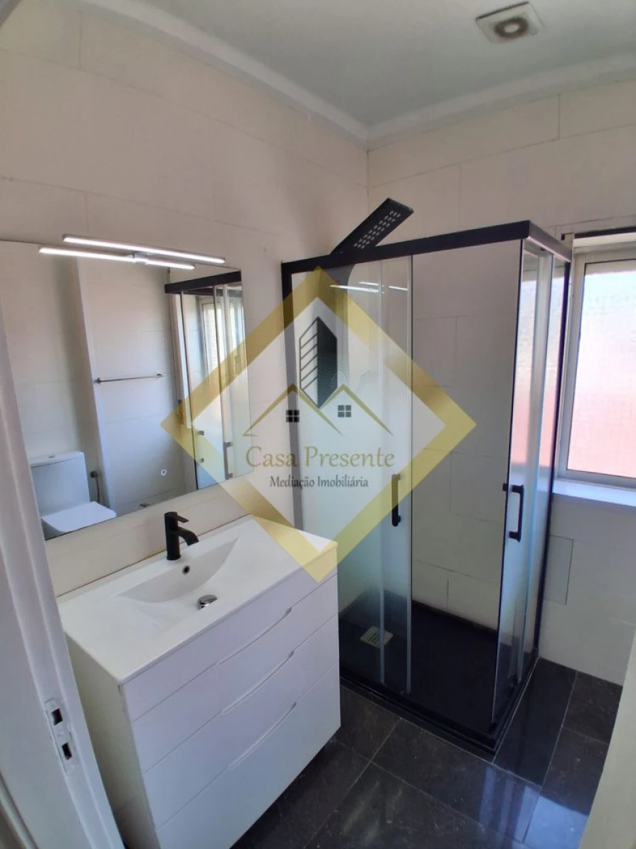 Apartamento T3 para Venda em Fânzeres e São Pedro da Cova Foto 13