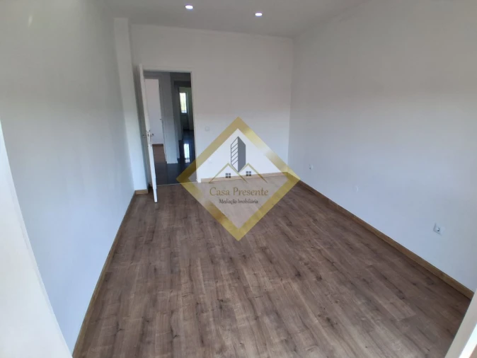 Apartamento T3 para Venda em Fânzeres e São Pedro da Cova Foto 14