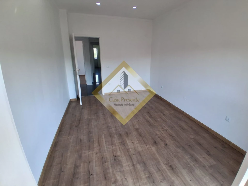 Apartamento T3 para Venda em Fânzeres e São Pedro da Cova Foto 14