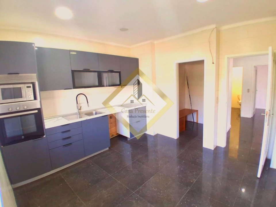 Apartamento T3 para Venda em Fânzeres e São Pedro da Cova Foto 1
