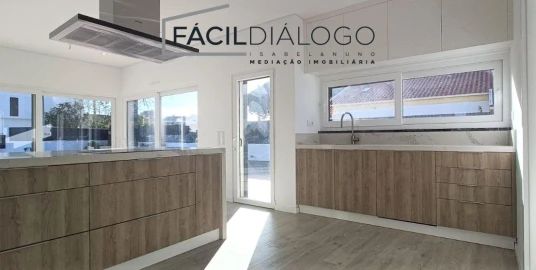 Moradia T3 para Venda em Sesimbra (Castelo)