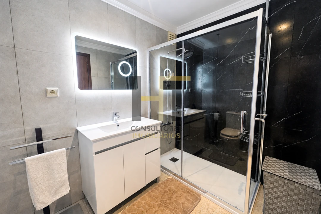 Apartamento T2 para Venda em Castêlo da Maia Foto 14