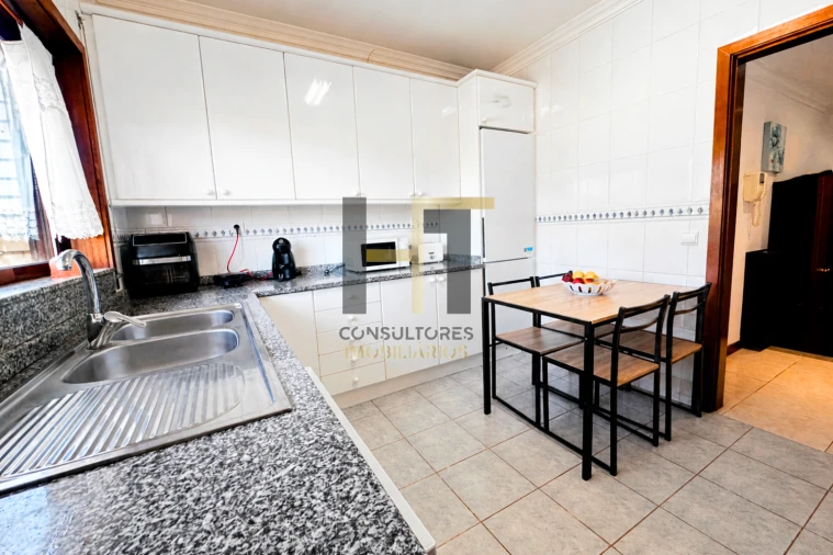 Apartamento T2 para Venda em Castêlo da Maia Foto 4