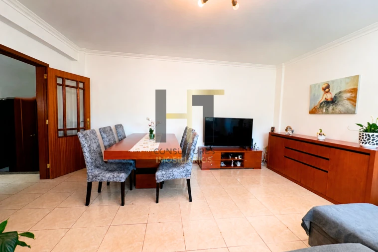 Apartamento T2 para Venda em Castêlo da Maia Foto 2