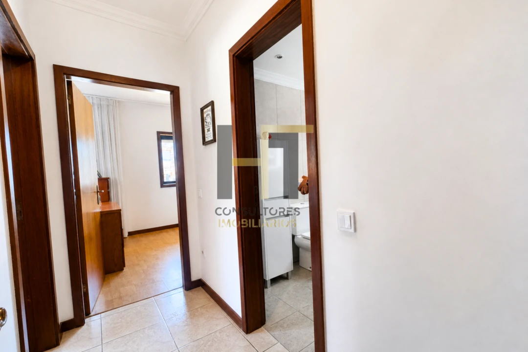 Apartamento T2 para Venda em Castêlo da Maia Foto 18