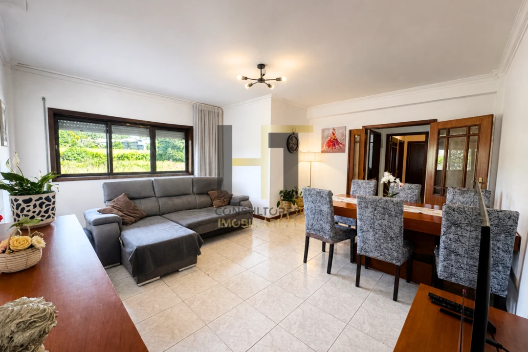 Apartamento T2 para Venda em Castêlo da Maia Foto 1