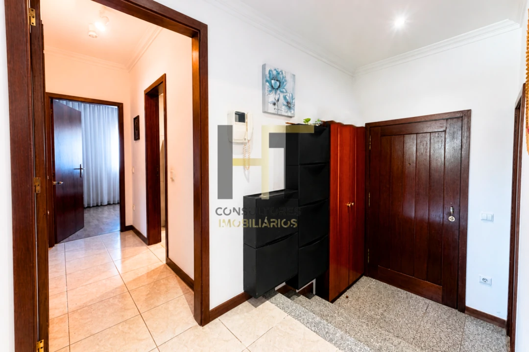 Apartamento T2 para Venda em Castêlo da Maia Foto 9