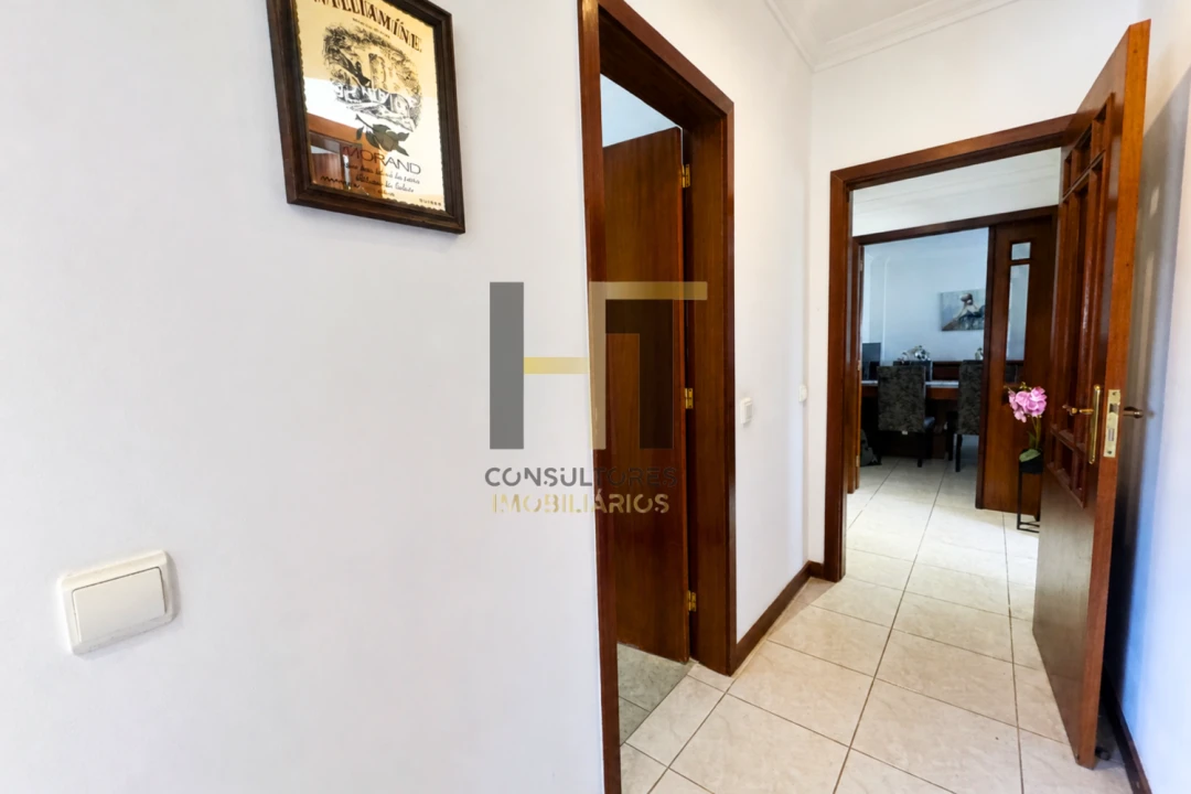 Apartamento T2 para Venda em Castêlo da Maia Foto 16