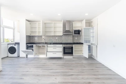 Apartamento T2 para Venda em Baixa da Banheira e Vale da Amoreira