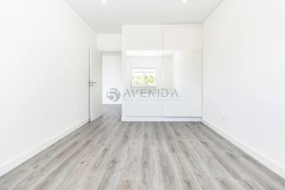 Apartamento T2 para Venda em Baixa da Banheira e Vale da Amoreira