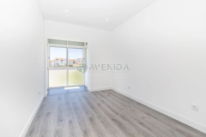 Apartamento T2 para Venda em Baixa da Banheira e Vale da Amoreira