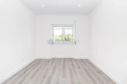 Apartamento T2 para Venda em Baixa da Banheira e Vale da Amoreira