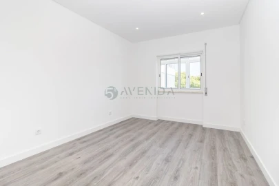 Apartamento T2 para Venda em Baixa da Banheira e Vale da Amoreira