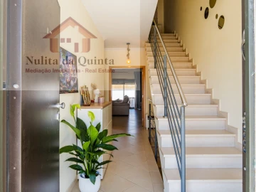 Moradia T3 para Venda em Ferreiras