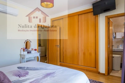 Moradia T3 para Venda em Ferreiras