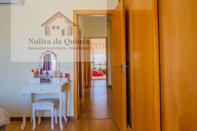 Moradia T3 para Venda em Ferreiras