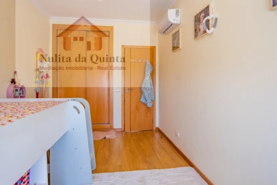 Moradia T3 para Venda em Ferreiras