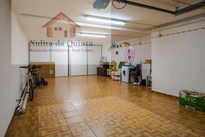 Moradia T3 para Venda em Ferreiras