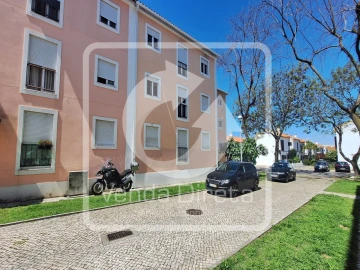 Apartamento T3 para Arrendamento em Azeitão (São Lourenço e São Simão)