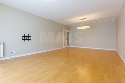Apartamento T3 para Arrendamento em Barcarena