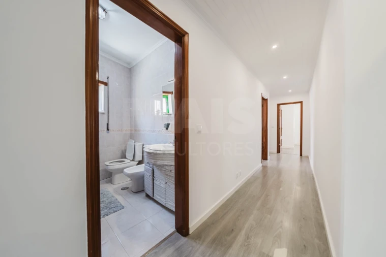 Apartamento T3 para Venda em Bombarral e Vale Covo Foto 9