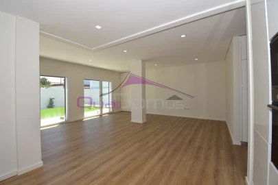 Moradia T3 para Venda em Nossa Sra de Fatima