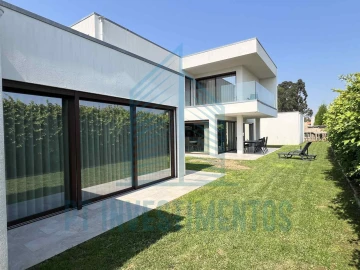 Moradia T5 para Venda em Santa Joana