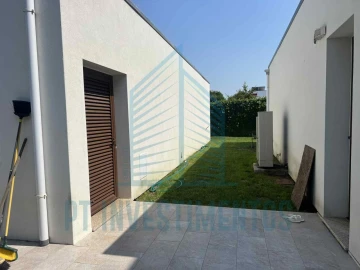 Moradia T5 para Venda em Santa Joana