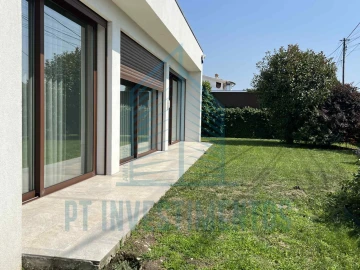 Moradia T5 para Venda em Santa Joana