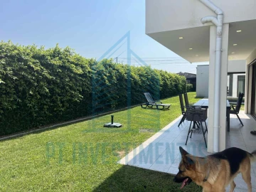 Moradia T5 para Venda em Santa Joana