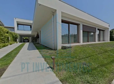 Moradia T5 para Venda em Santa Joana
